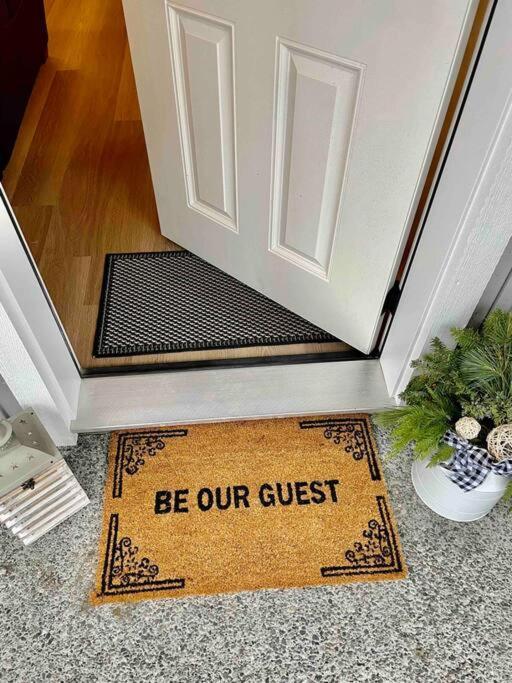 Adorable 1 Bedroom Suite- A Skip To Galloping Goose فكتوريا المظهر الخارجي الصورة