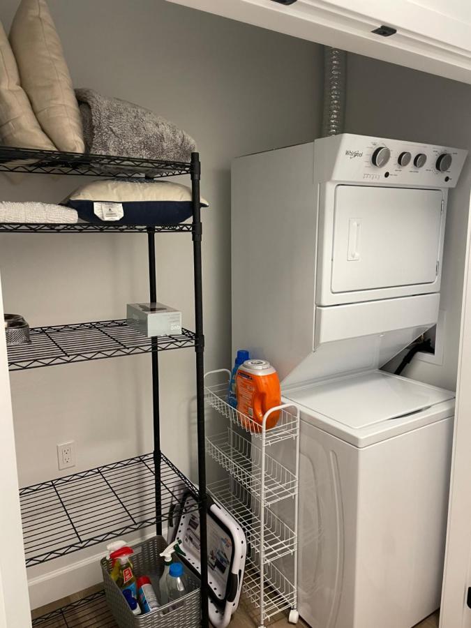 Adorable 1 Bedroom Suite- A Skip To Galloping Goose فكتوريا المظهر الخارجي الصورة