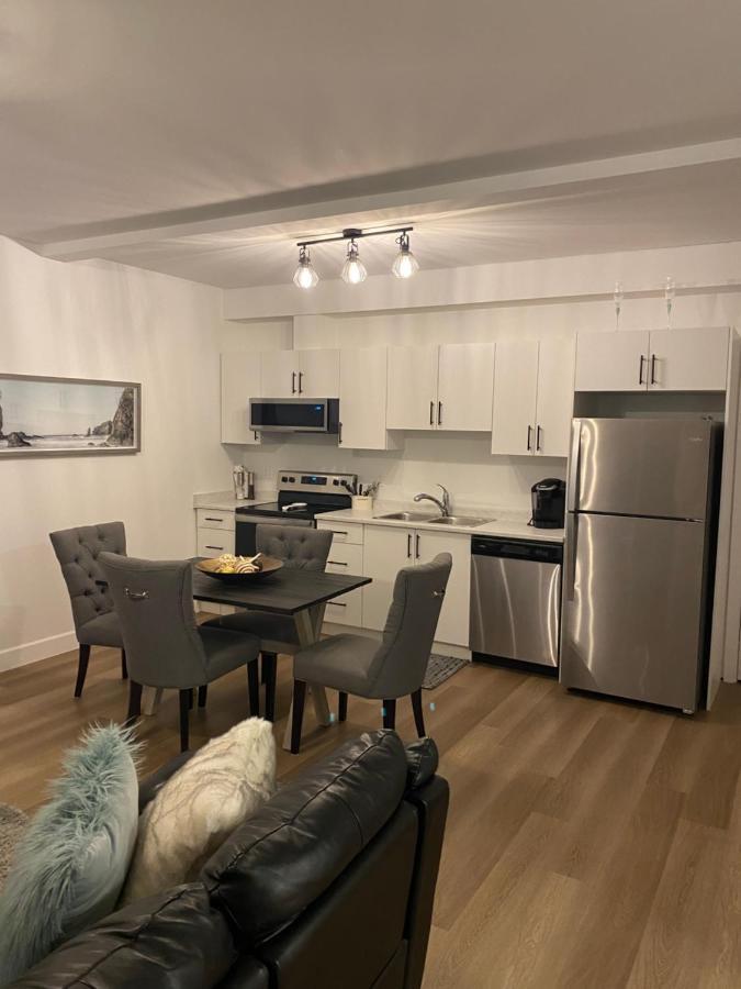 Adorable 1 Bedroom Suite- A Skip To Galloping Goose فكتوريا المظهر الخارجي الصورة