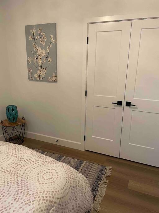 Adorable 1 Bedroom Suite- A Skip To Galloping Goose فكتوريا المظهر الخارجي الصورة