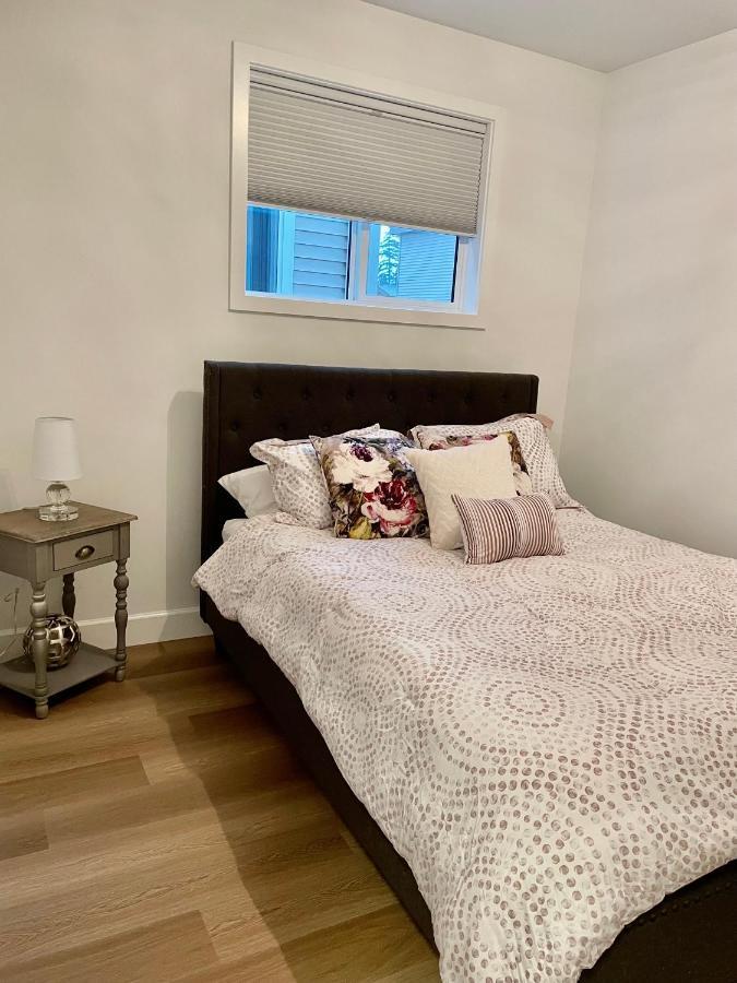 Adorable 1 Bedroom Suite- A Skip To Galloping Goose فكتوريا المظهر الخارجي الصورة